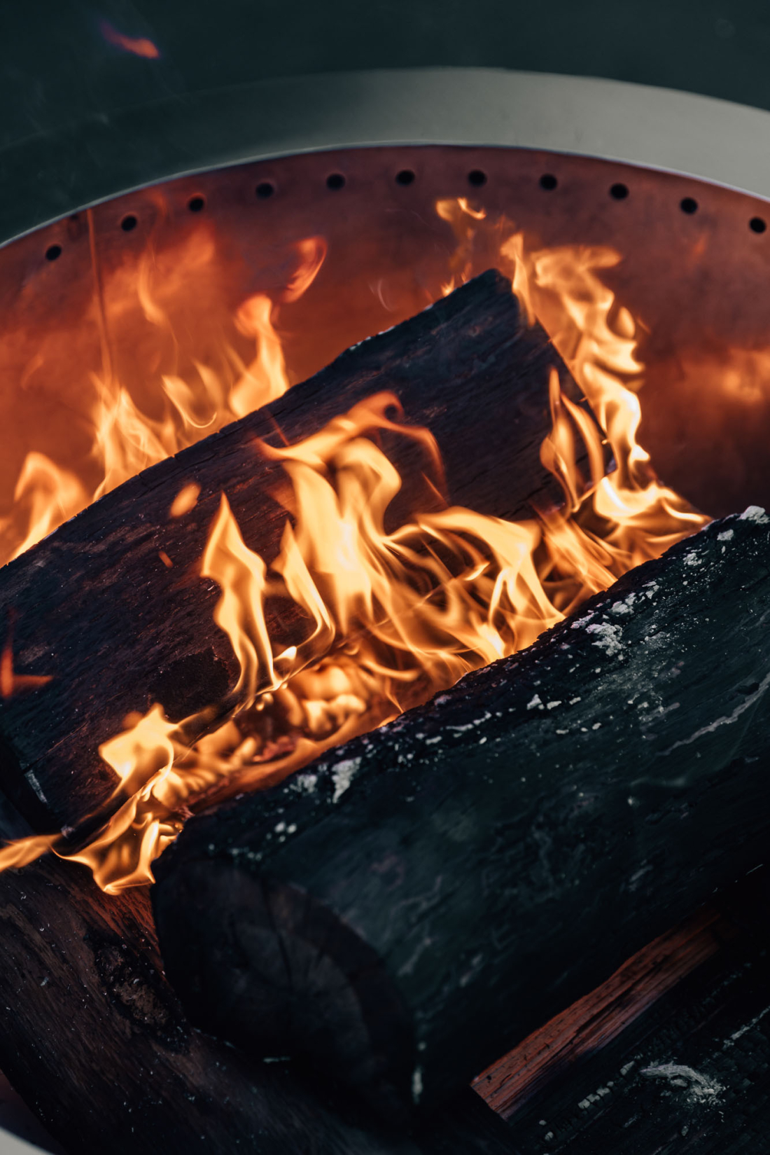 The Benefits of Adding High-End Fire Features to Your Outdoor Living Space